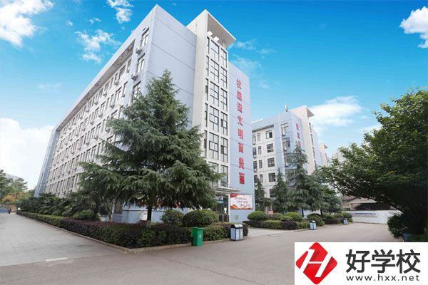 湘潭工貿中?？孔V嗎？收費標準是什么？