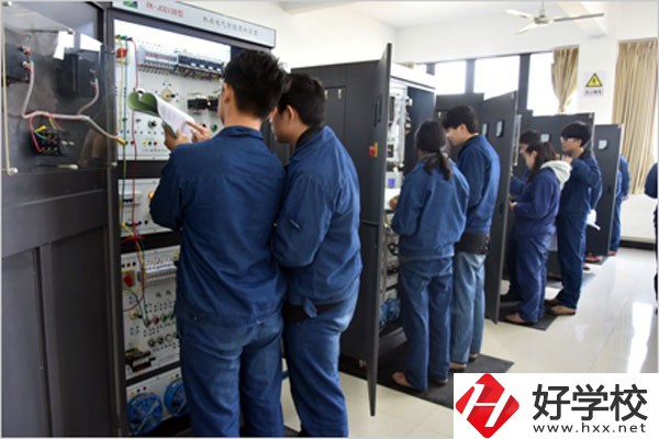 湘潭鋼鐵集團有限公司職業中等專業學校實訓室