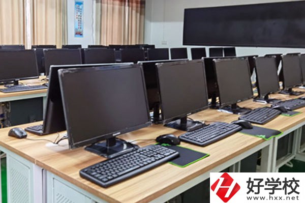 岳陽市商貿職業技術學校實訓室