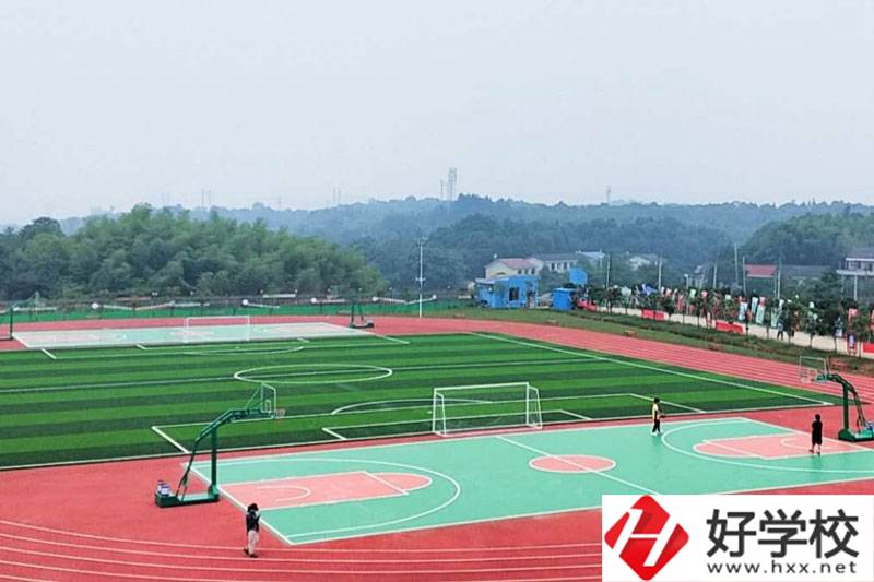 湖南華中工業技工學校運動場
