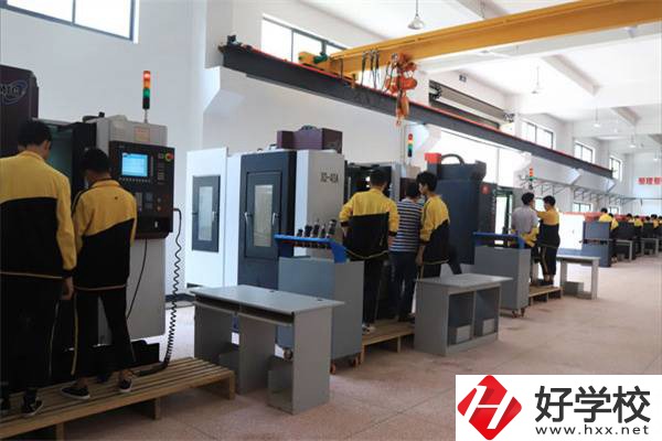 湖南澧縣職業中專學校實訓室