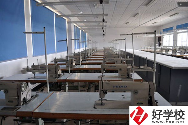 湘西民族職業技術學院實訓室