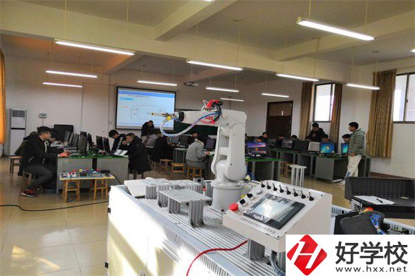 郴州職業技術學院(中職部)實訓室