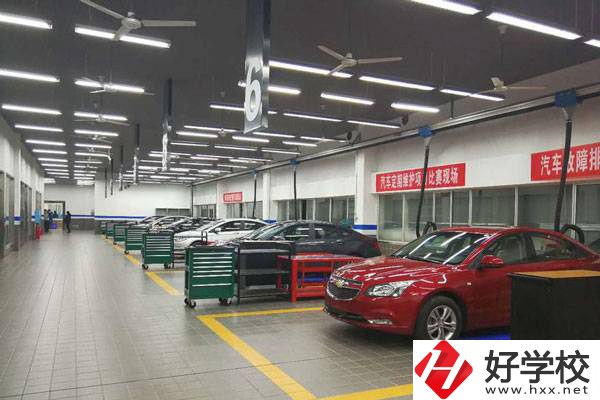 長沙汽車工業學校實訓室