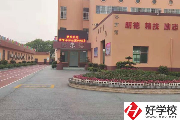 益陽市有哪些學校設有老年護理相關專業?