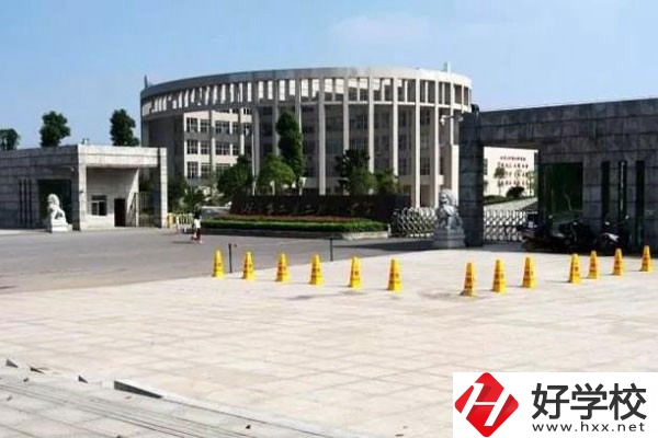 湖南省醫藥技工學校大門