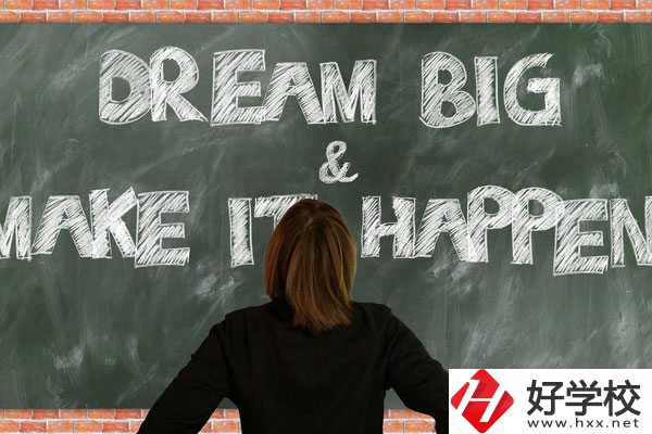 長沙鐵航職業中等技術學校有哪些專業？學費貴不貴？