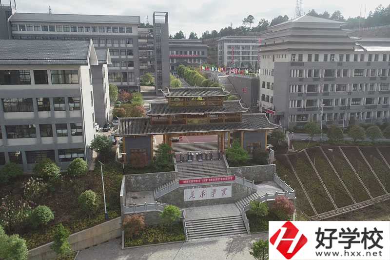 通道侗族自治縣職業技術學校大門