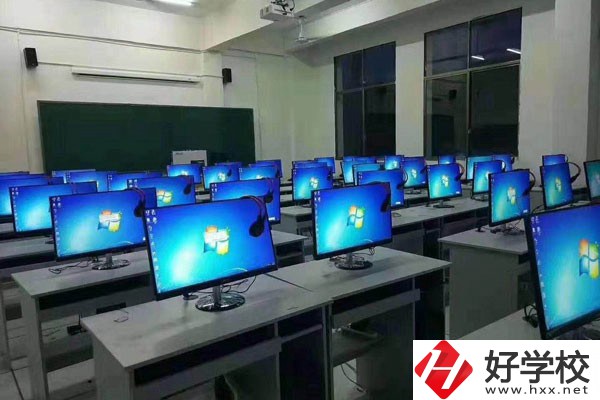 邵陽市鐵航職業技術學校實訓室