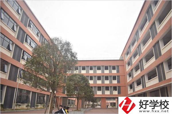 龍山縣第一職業中學教學樓