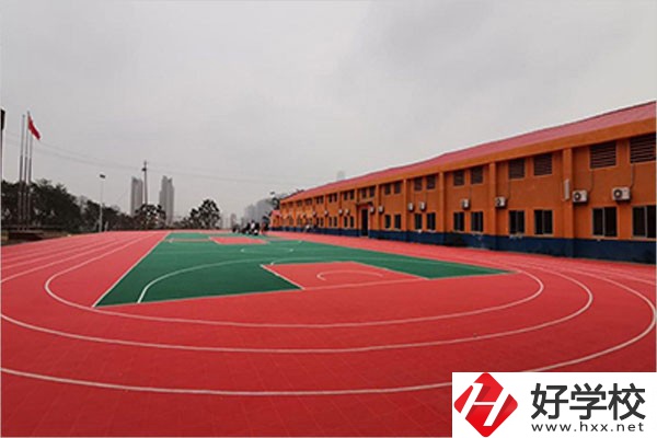 湖南中南工貿技工學校運動場