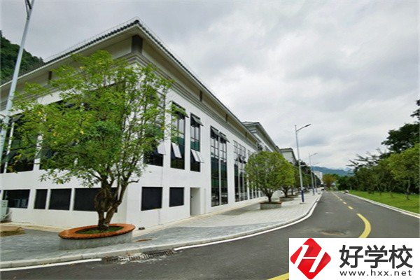 張家界公辦職高有哪幾所？一年學費多少？