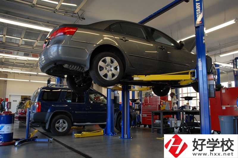 湖南汽車工程職業學院附屬中專實訓室