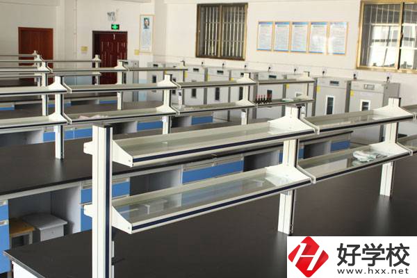 新寧縣職業技術學校實訓室