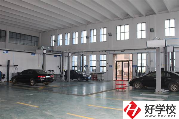 汨羅市楚怡職業中專學校實訓室