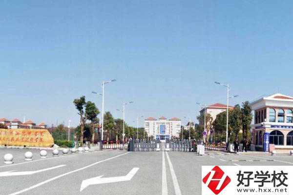 湖南九嶷職業技術學院大門