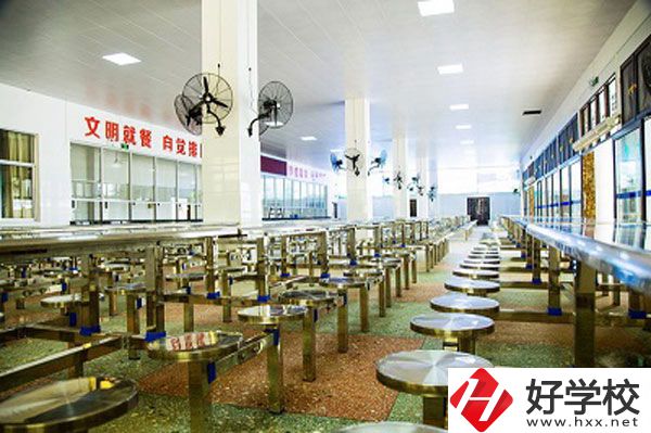 漣源市工貿職業中等專業學校食堂