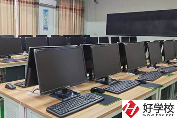 岳陽市商貿職業技術學校實訓室