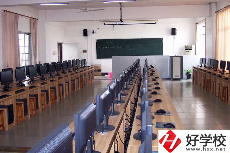常德中山外語職業學校實訓室