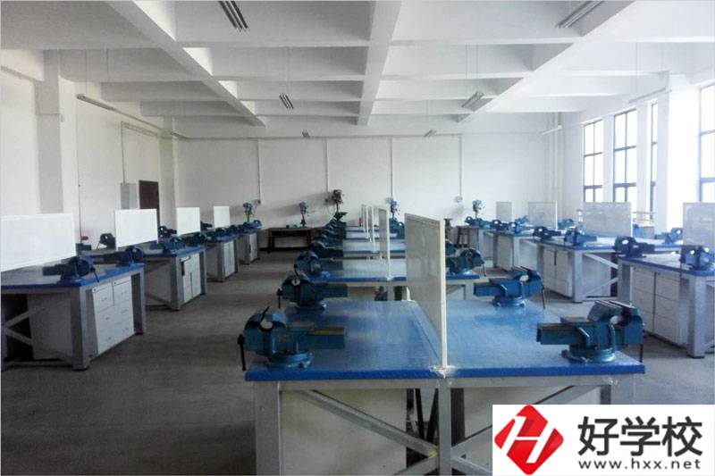 汨羅市職業中專實訓室