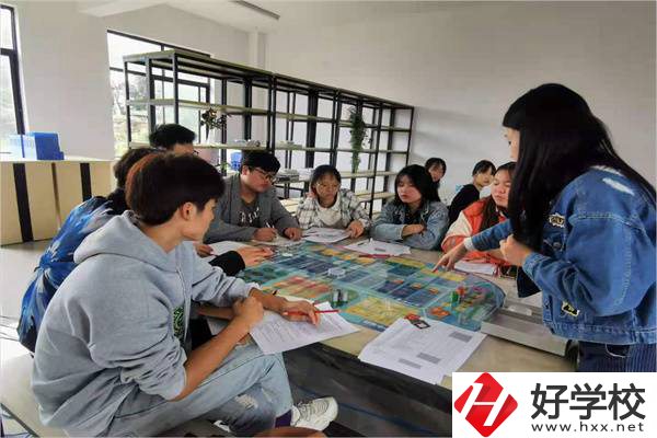 湖南懷化商業學校實訓室