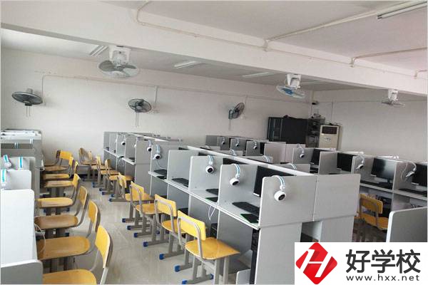 湘潭財經職業技術學校實訓室