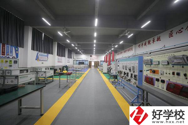 湖南省經濟貿易職業中專學校實訓室