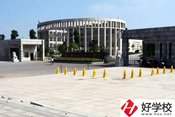 湖南省醫藥技工學校大門