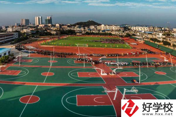 江華瑤族自治縣職業中專學校辦學如何?要寄宿嗎?