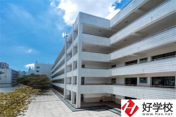 去長沙建筑工程學校的乘車路線是什么？