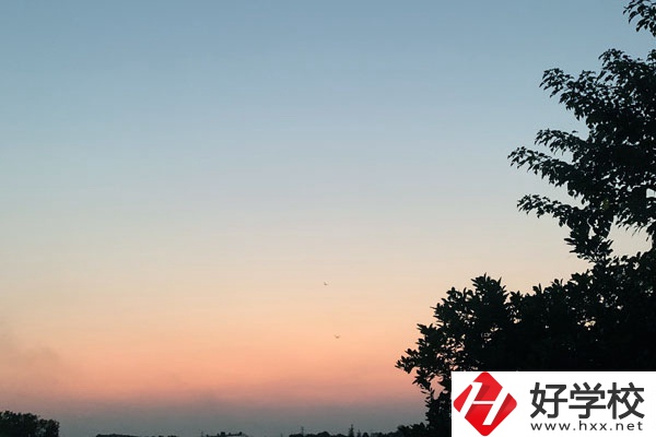 湖南有可以學口腔醫學的中專學校嗎？要求有哪些？