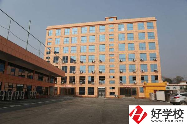 武岡市興邦中等職業技術學校宿舍樓