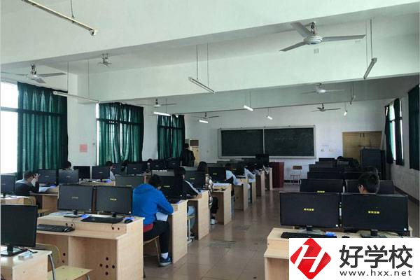 株洲鐵路機電職業技術學校實訓室