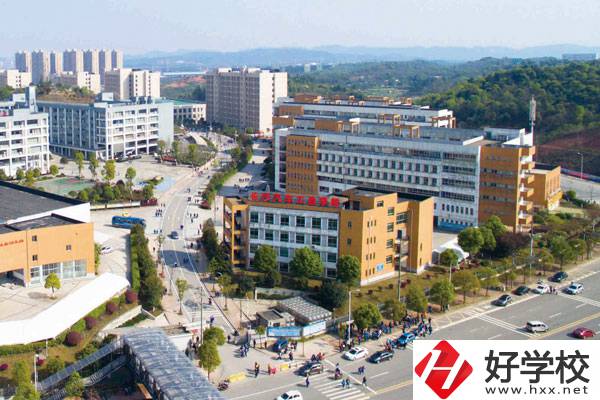 長沙汽車工業學校收費水平怎樣，如何收取費用？