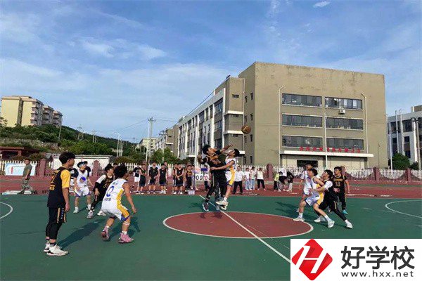 郴州市城市經濟職校的管理嚴格嗎？