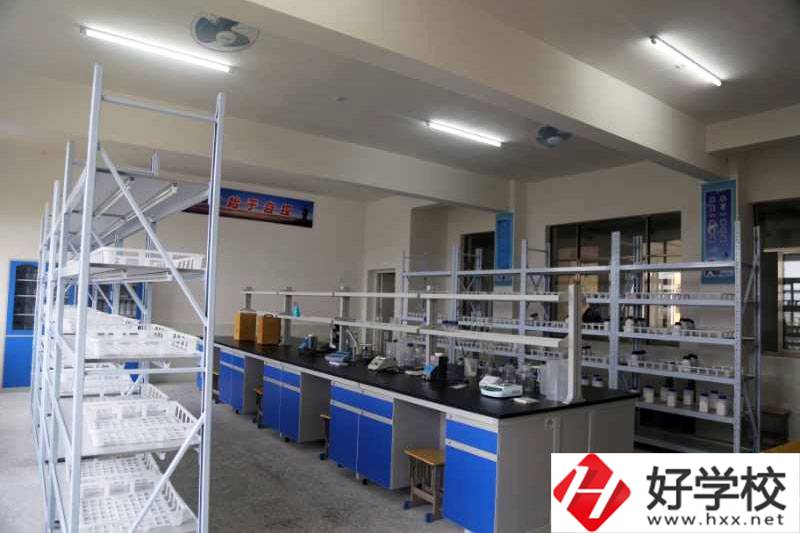洞口縣第一職業中學實訓室