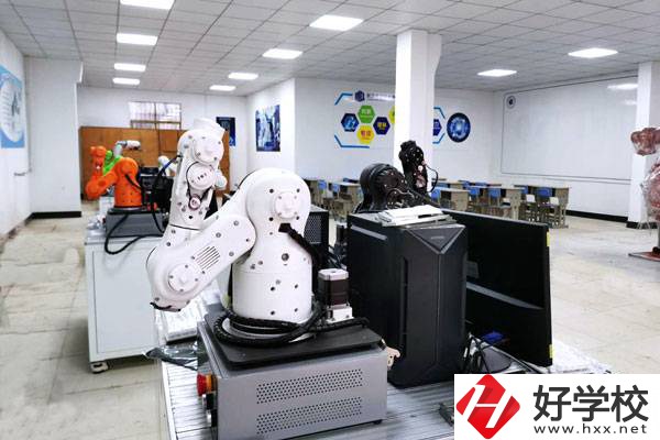 長沙環球職業中專學校實訓室