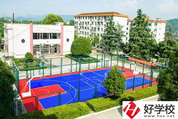 漣源市工貿職業中等專業學校運動場