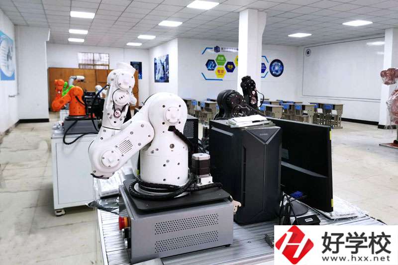 長沙環球職業中專學校實訓室
