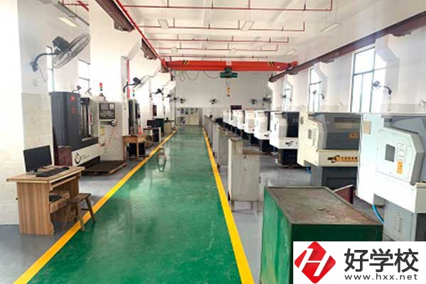 衡南縣職業中等專業學校實訓室