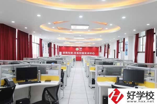 湖南省經濟貿易職業中專學校實訓室