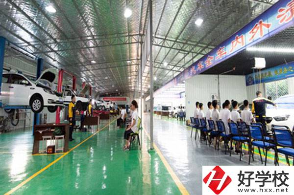 芷江民族職業中專汽車實訓室