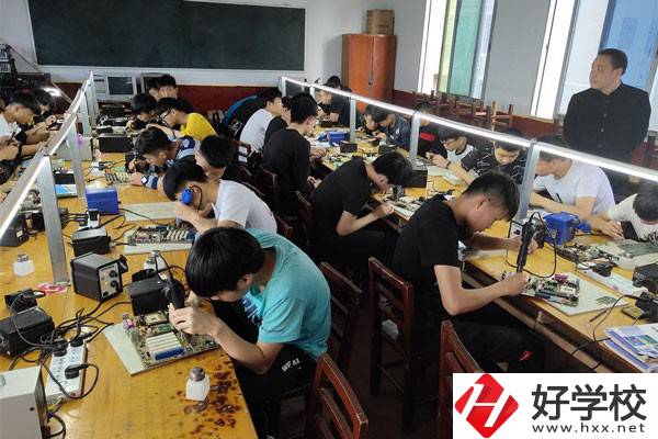 益陽市四通電腦中等專業學校實訓室