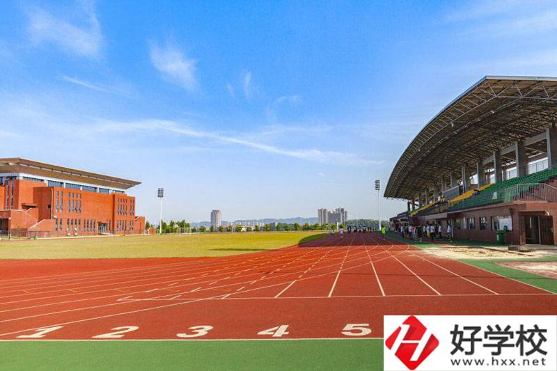 長沙職業技術學院中職部運動場
