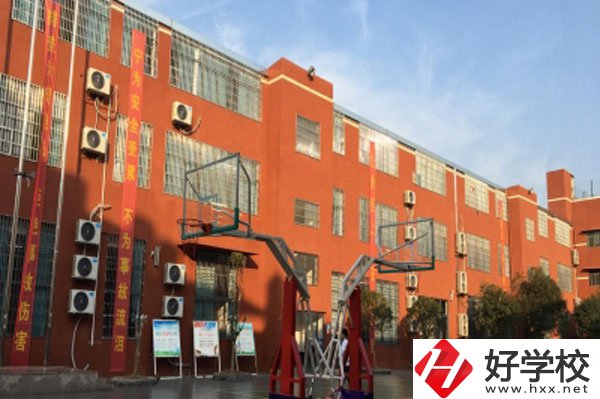長沙市英藍中等職業學校怎么樣？收費標準如何？