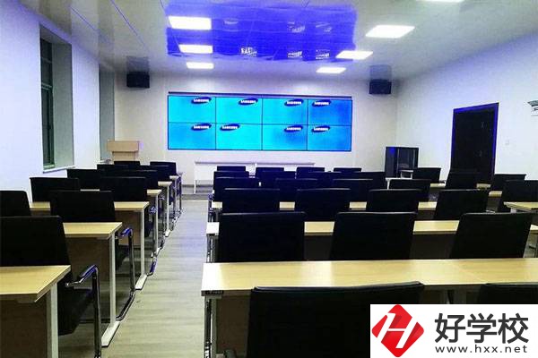 湘潭鋼鐵集團有限公司職業中等專業學校實訓室