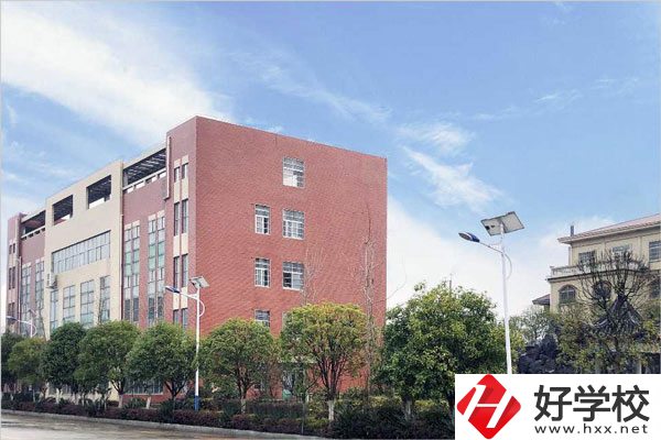 永州方政職校和寧遠縣職業中專學校哪個比較好？