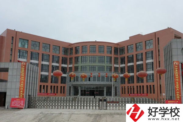 花垣縣職業高級中學大門