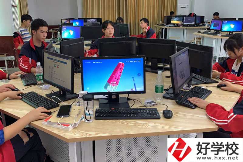 湘陰縣第一職業中等專業學校計算機實訓室