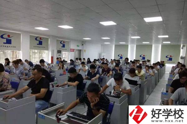 長沙市中等城鄉建設職業技術學校實訓室